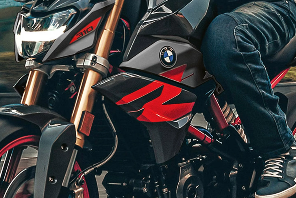 Détail du tableau de bord numérique de la BMW G 310 R
