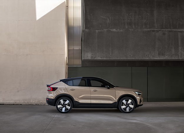 Profil droit du Volvo EC40 avec écran central