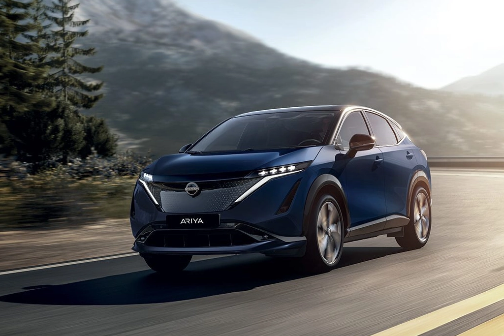 Tableau de bord numérique du Nissan Ariya avec double écran